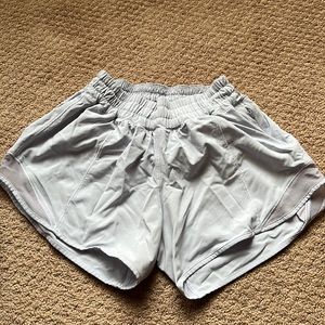 Lululemon Hotty Hot Shorts 4” size 2 Color Daydream